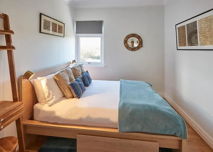 Host & Stay - Artist House