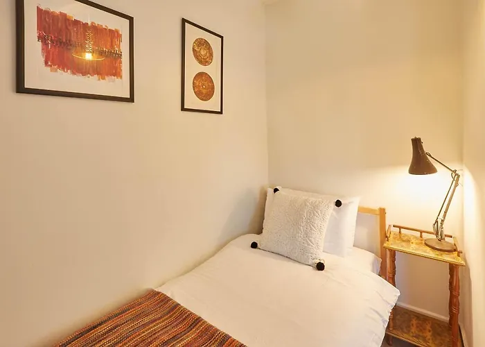 Host & Stay - Artist House