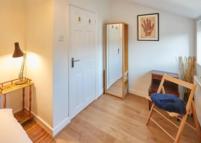 Host & Stay - Artist House
