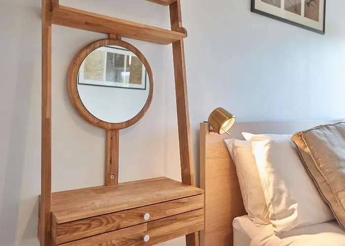 Host & Stay - Artist House